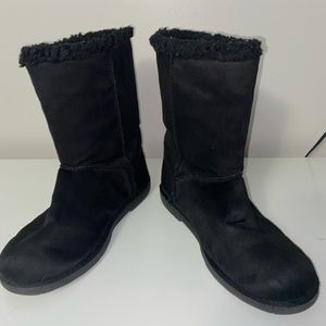 Women’s size 10 boots.